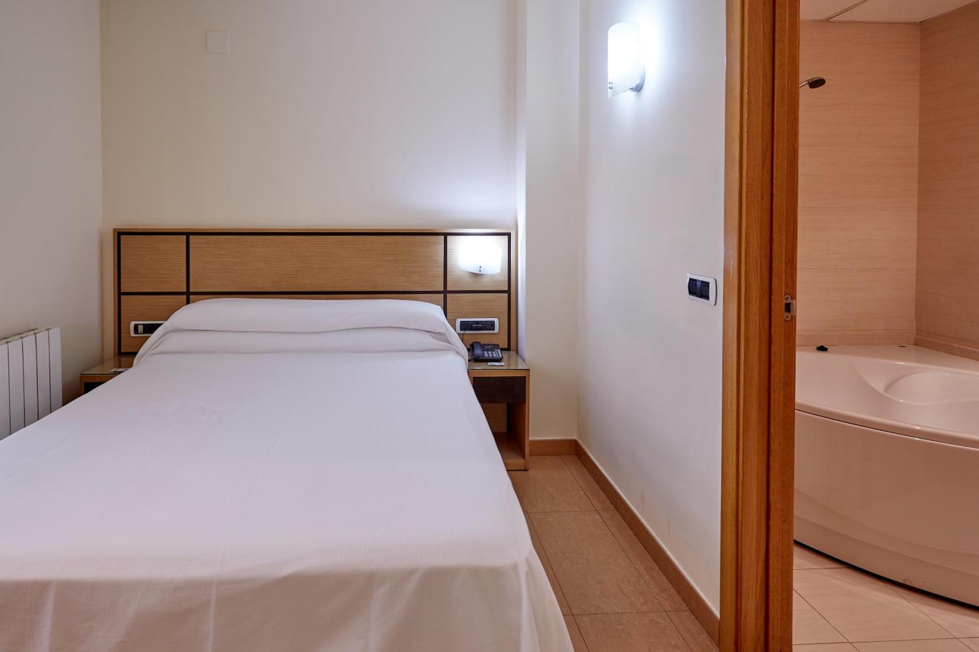 Hotel Dona Lola à Castellón de la Plana Extérieur photo